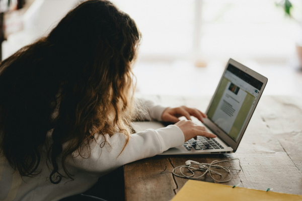 Comparison of the 5 best affiliate marketing courses for bloggers in 2026
